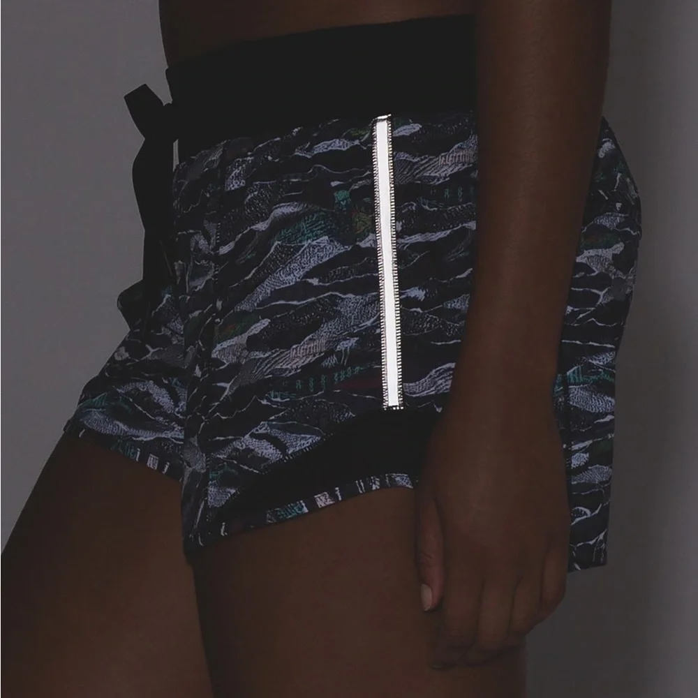 LULULEMON Hotty Hot Short (Long 4")
Mini Sweatr Multi Black / Black - Picture 8 of 11